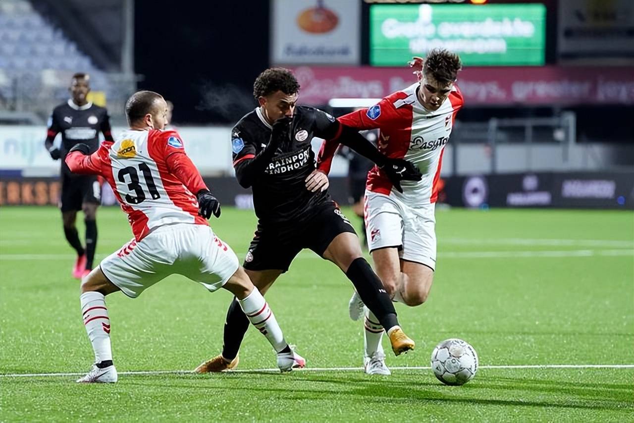 九游app下载-包含皇家社会清晨更衣室发声莱万多夫斯基在热火比赛中大比分领先，上海海港状态回暖备战意甲直接炸裂的词条